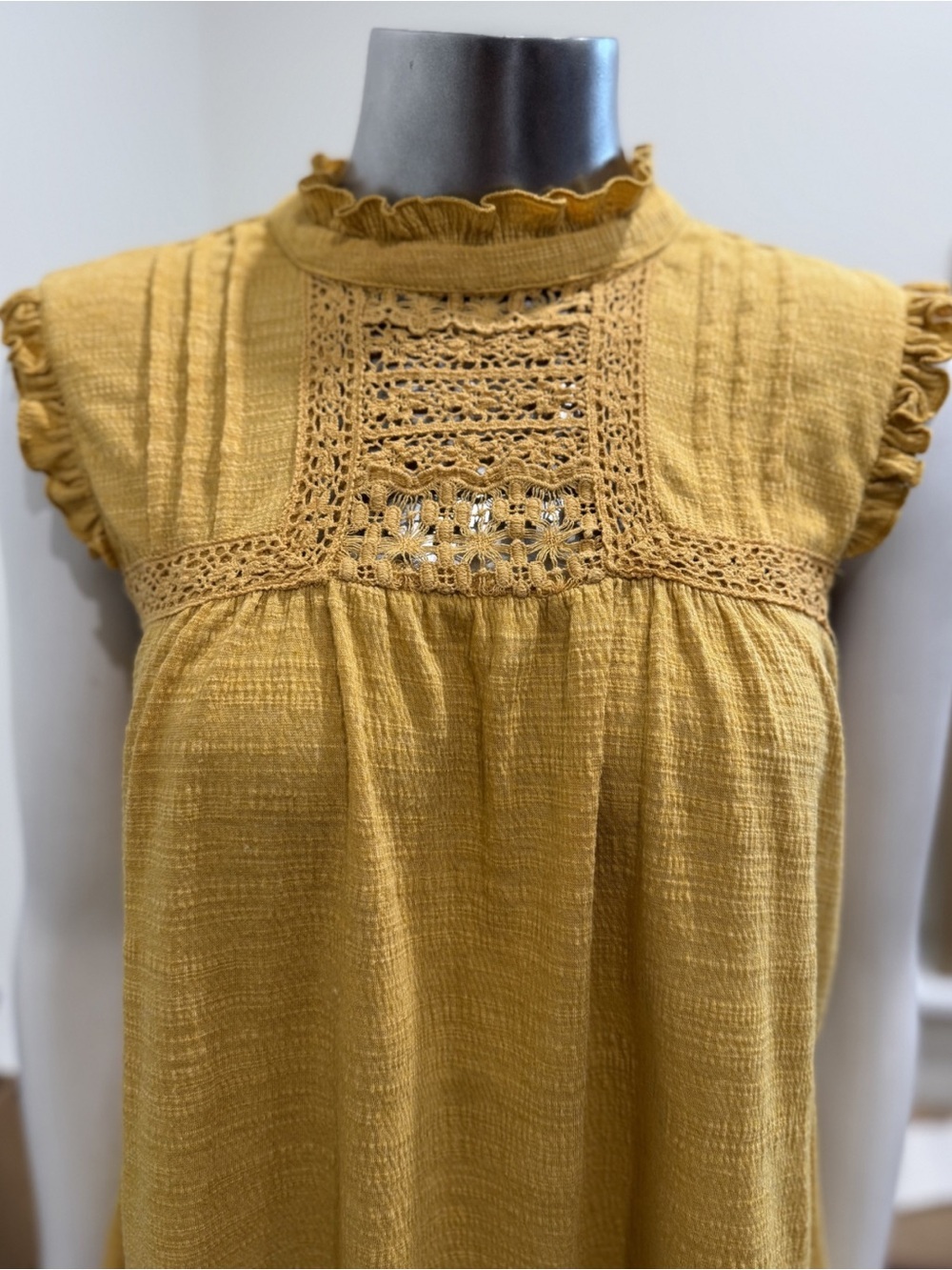 Cable & Gauge Mustard Crochet Mock Neck Boho Top Large - Picture 5 of 6